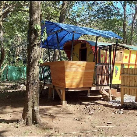 Gypsy Wagons Hotel Pavones  Buitenkant foto