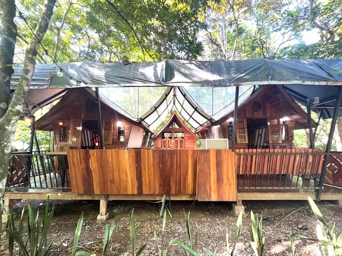 Gypsy Wagons Hotel Pavones  Buitenkant foto