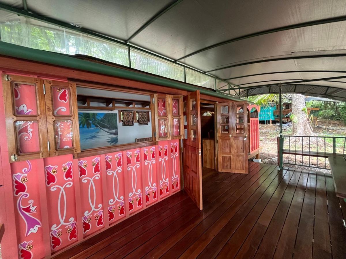Gypsy Wagons Hotel Pavones  Buitenkant foto